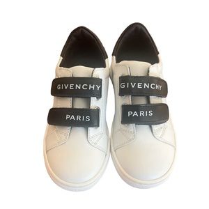 AUTHENTIC *BRAND NEW* GIVENCHY KIDS size 25